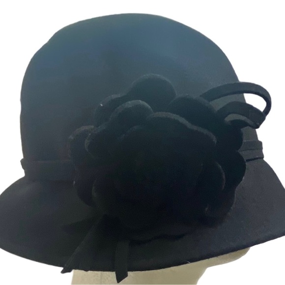 Magid Women’s Solid Black Wool Blend Hat With Brim & Fabric Flowers One Size - Picture 1 of 7